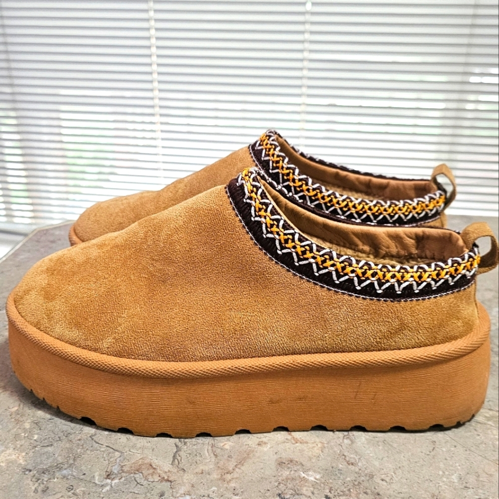 Sheln Tan Suede Platform Faux Fur Slides Size 7.5